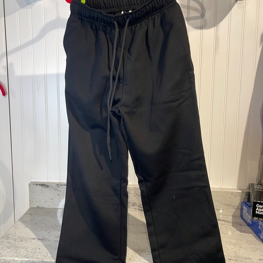 NWT Automet black oversized straight leg sweatpants with pockets!!!